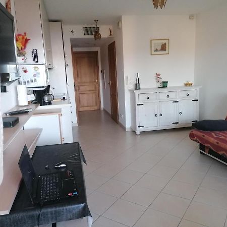 Appartement Residence Les Eucalyptus Л'Иль-Рус Экстерьер фото