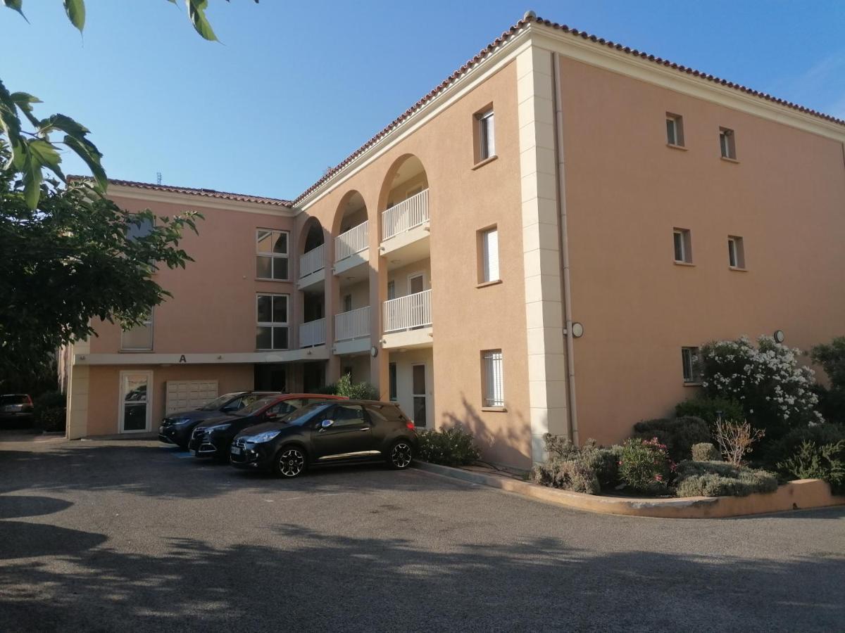 Appartement Residence Les Eucalyptus Л'Иль-Рус Экстерьер фото